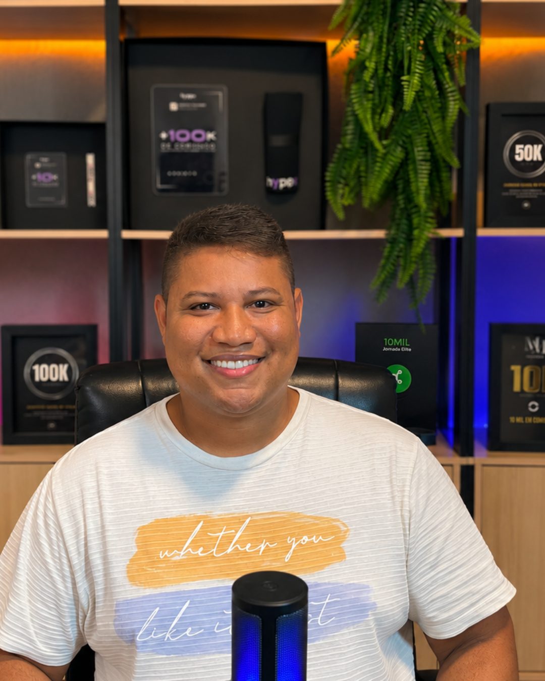 Jonatan Cash em seu escritório